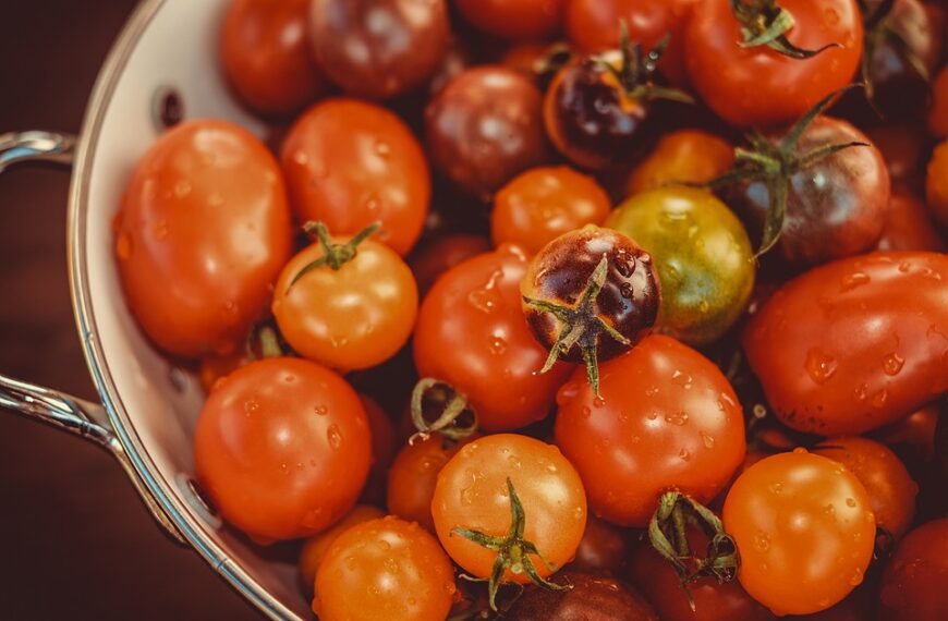 ¿Cómo elijo utensilios de cocina que sean seguros para los niños?